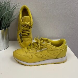 Reebok Yellow & White Leather Sneakers - Size 7